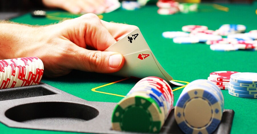 Bài Poker Là Gì? Hướng Dẫn Chi Tiết Game Bài Poker Online